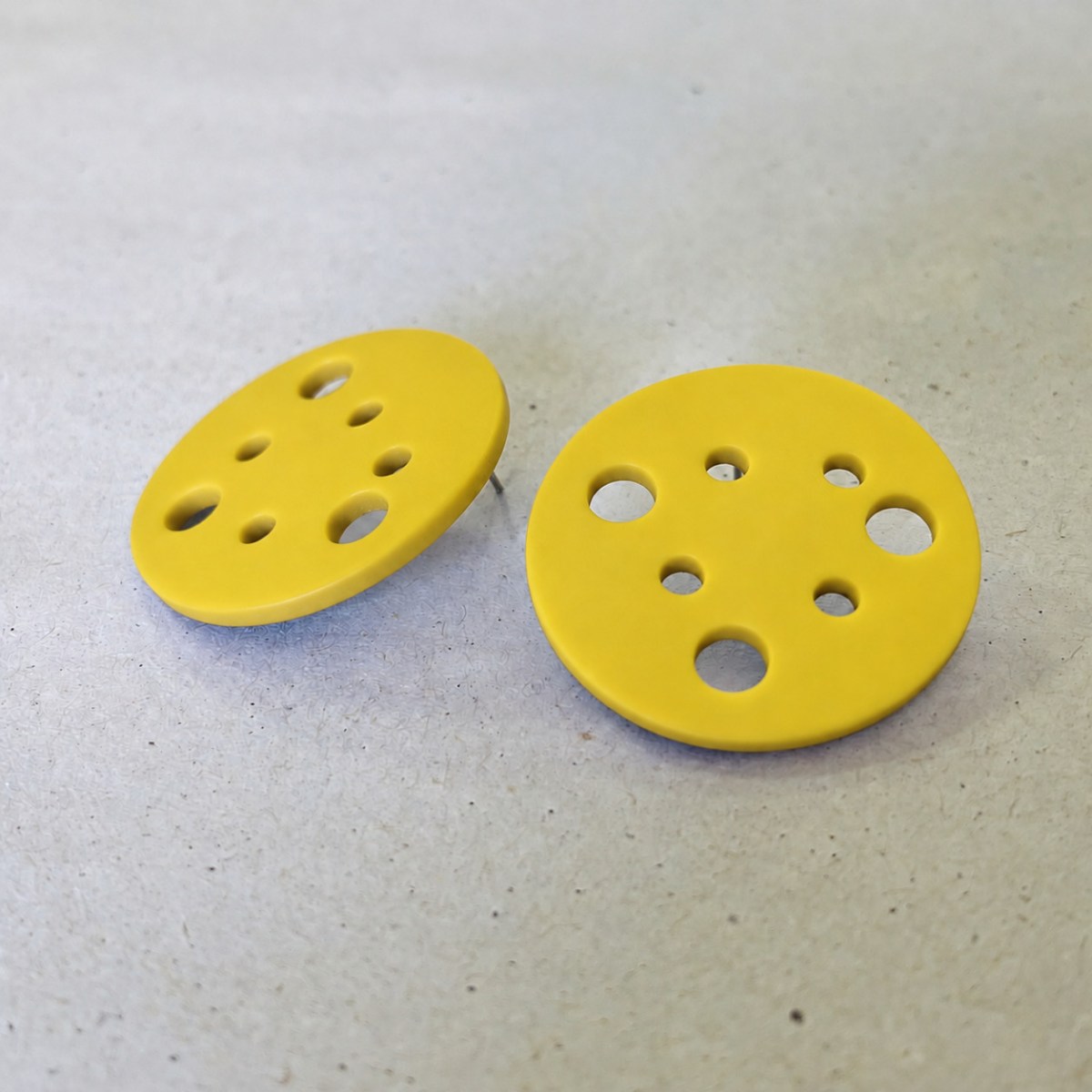 HOLE YELLOW
